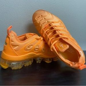 Women Orange crush Nike vapormax 2021 dead stock with box never worn size 7